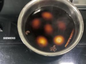 超级简单卤香茶叶蛋的做法 步骤4