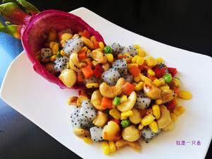 金玉满堂——虾仁杂蔬炒火龙果的做法 步骤6