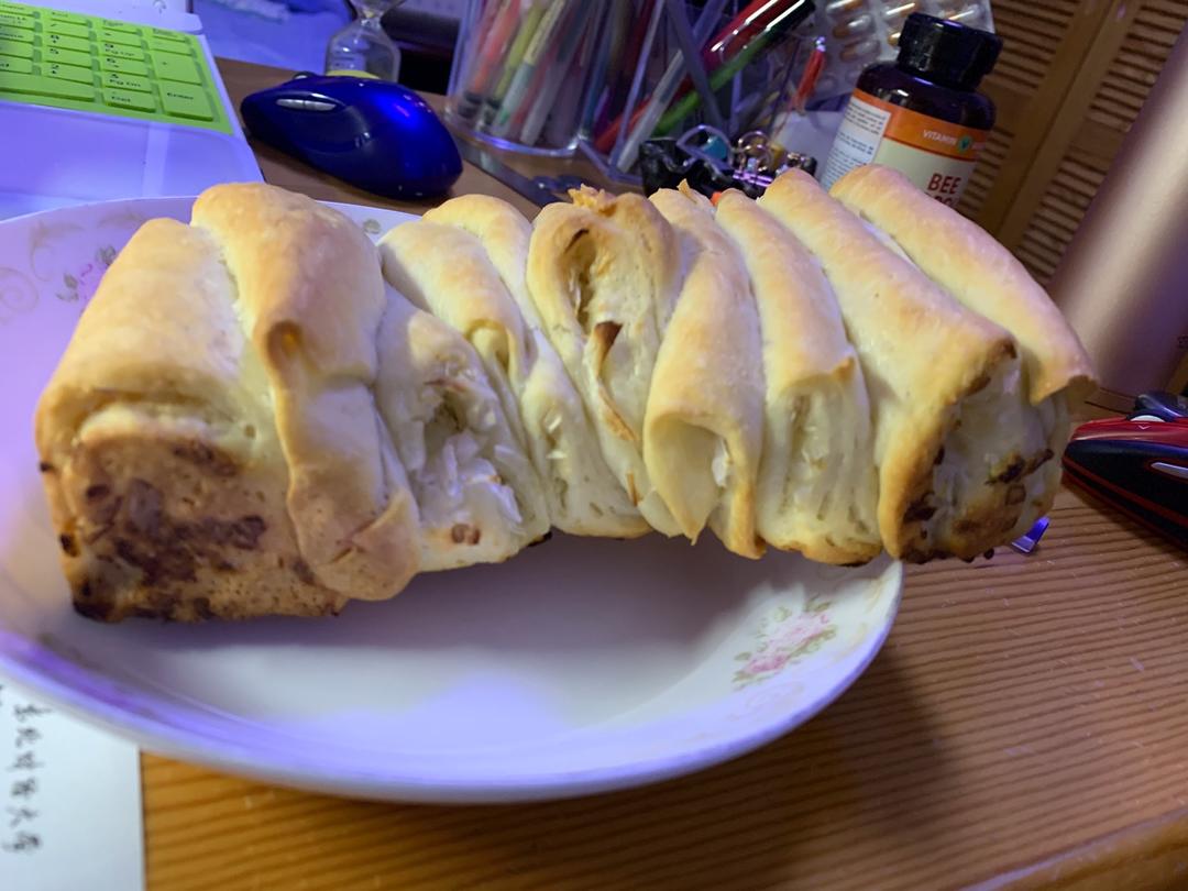 绵软蒜香芝士手撕面包Pull-apart bread