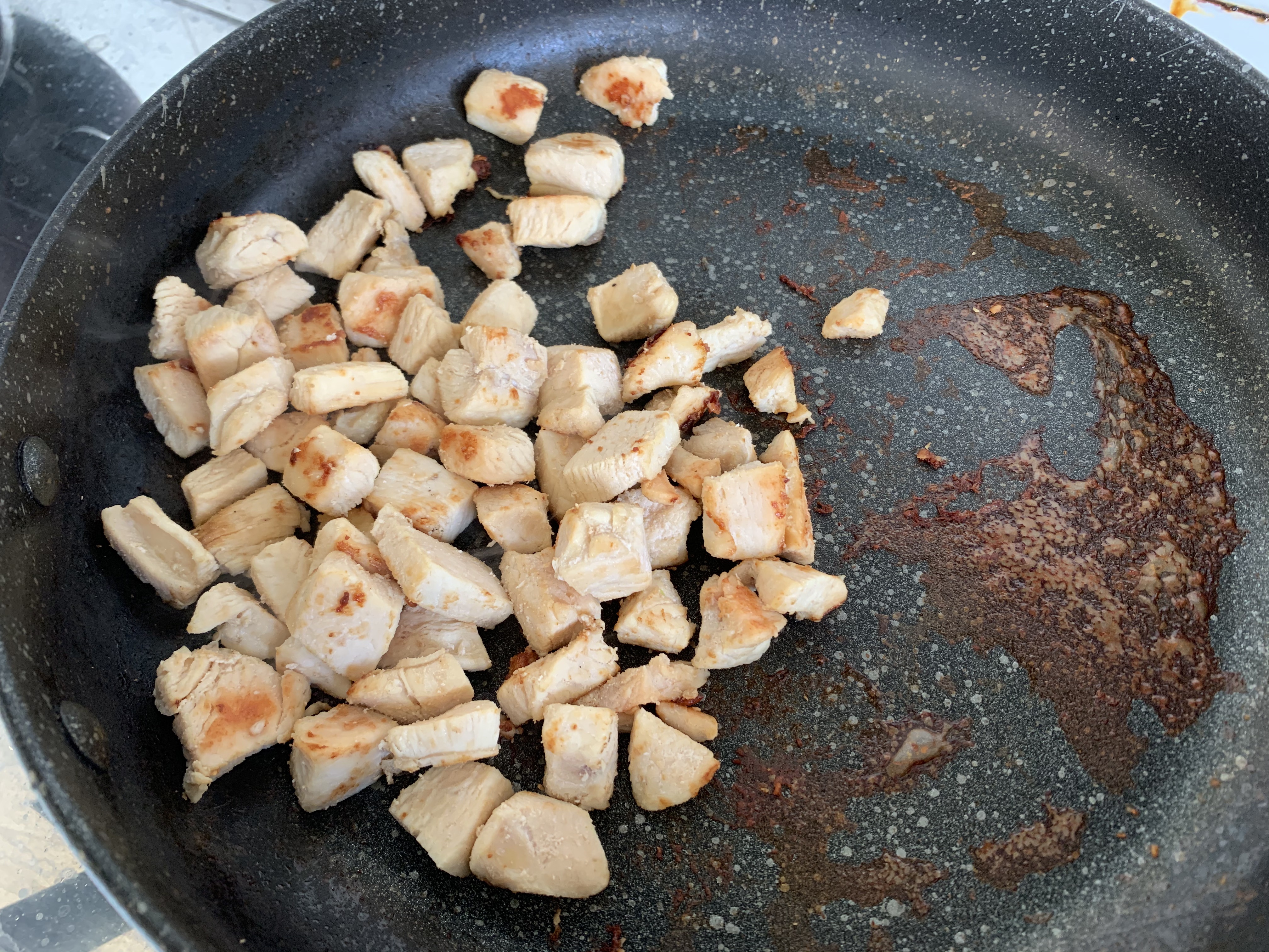 香喷喷超好吃的广式咸鱼鸡粒炒饭的做法 步骤2