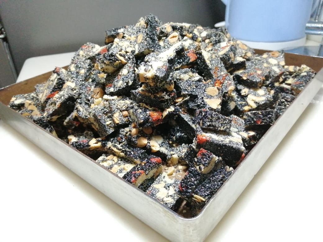 芝麻核桃花生糖