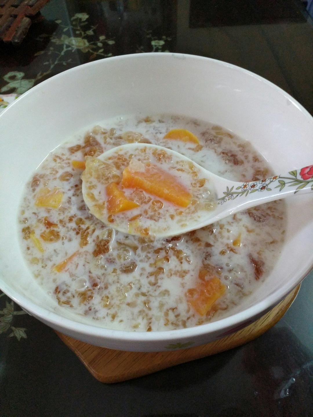 桃胶皂角米糖水