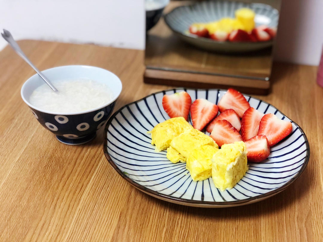 餐桌边的早餐