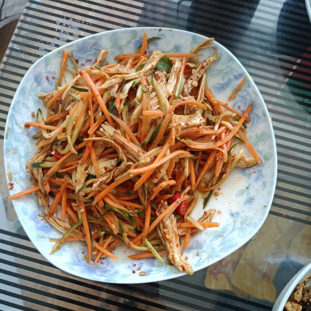 夏日开胃菜 凉拌鸡丝（手撕鸡）