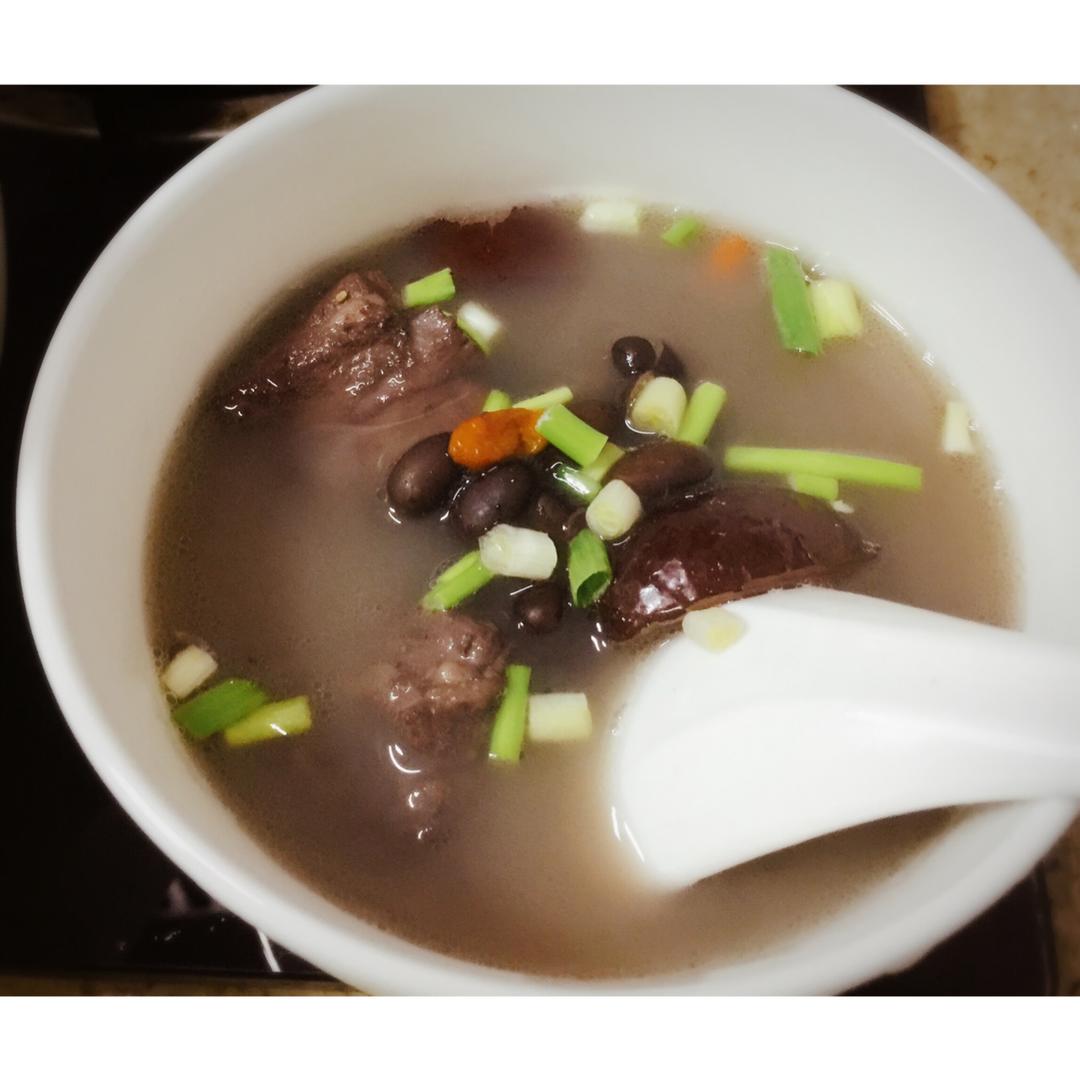 黑豆排骨汤