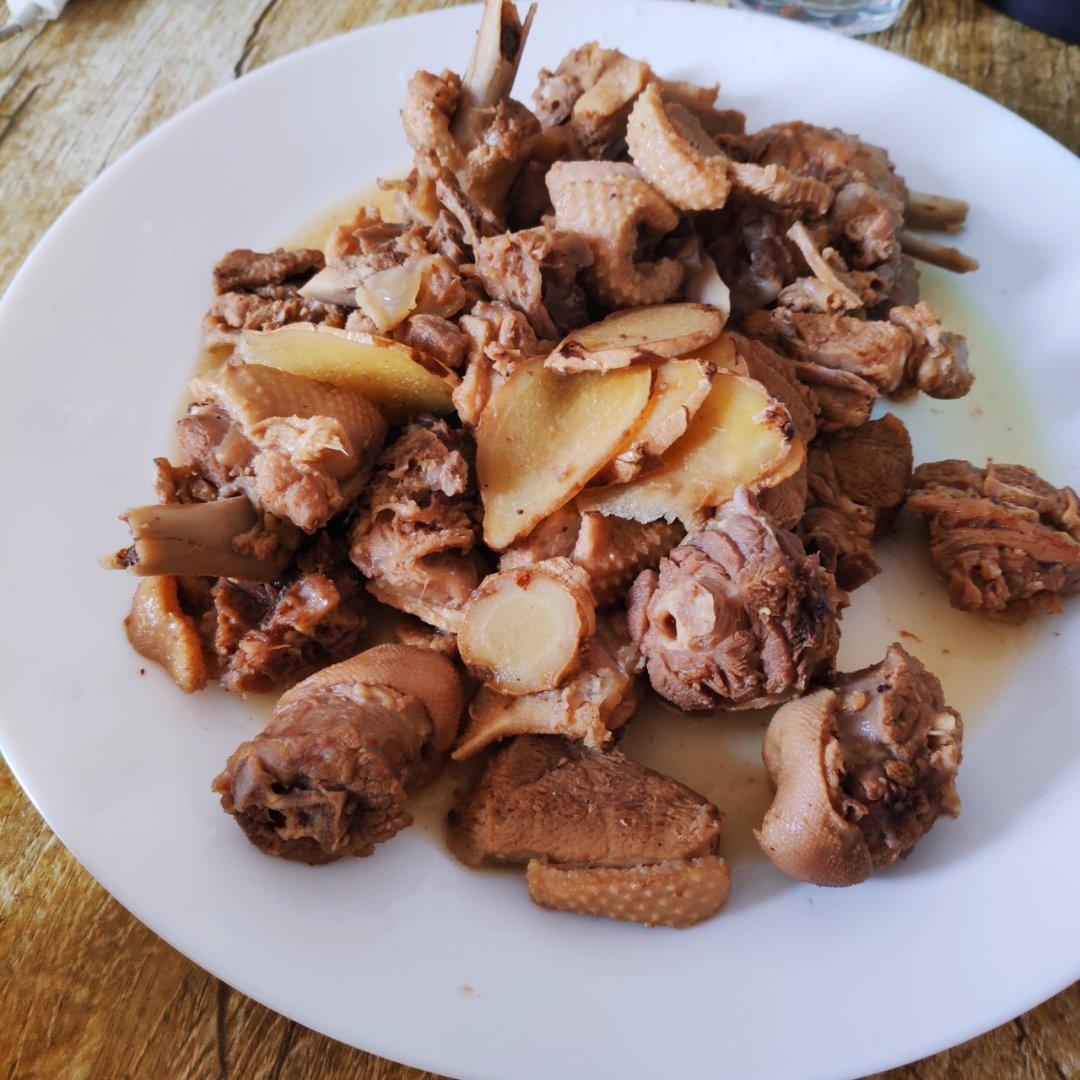 子姜焖鸭煲