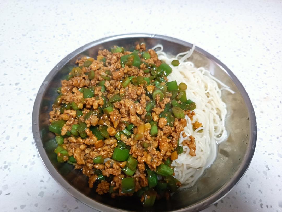 真想让你们尝尝这碗肉酱拌面🍜太香太香了