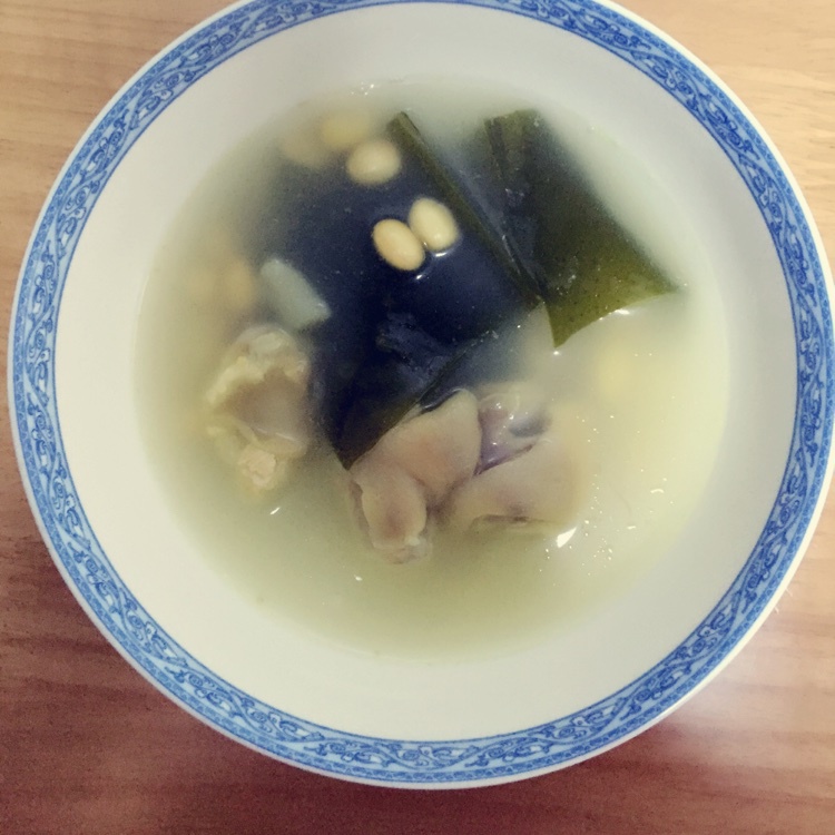 黄豆花生猪脚汤
