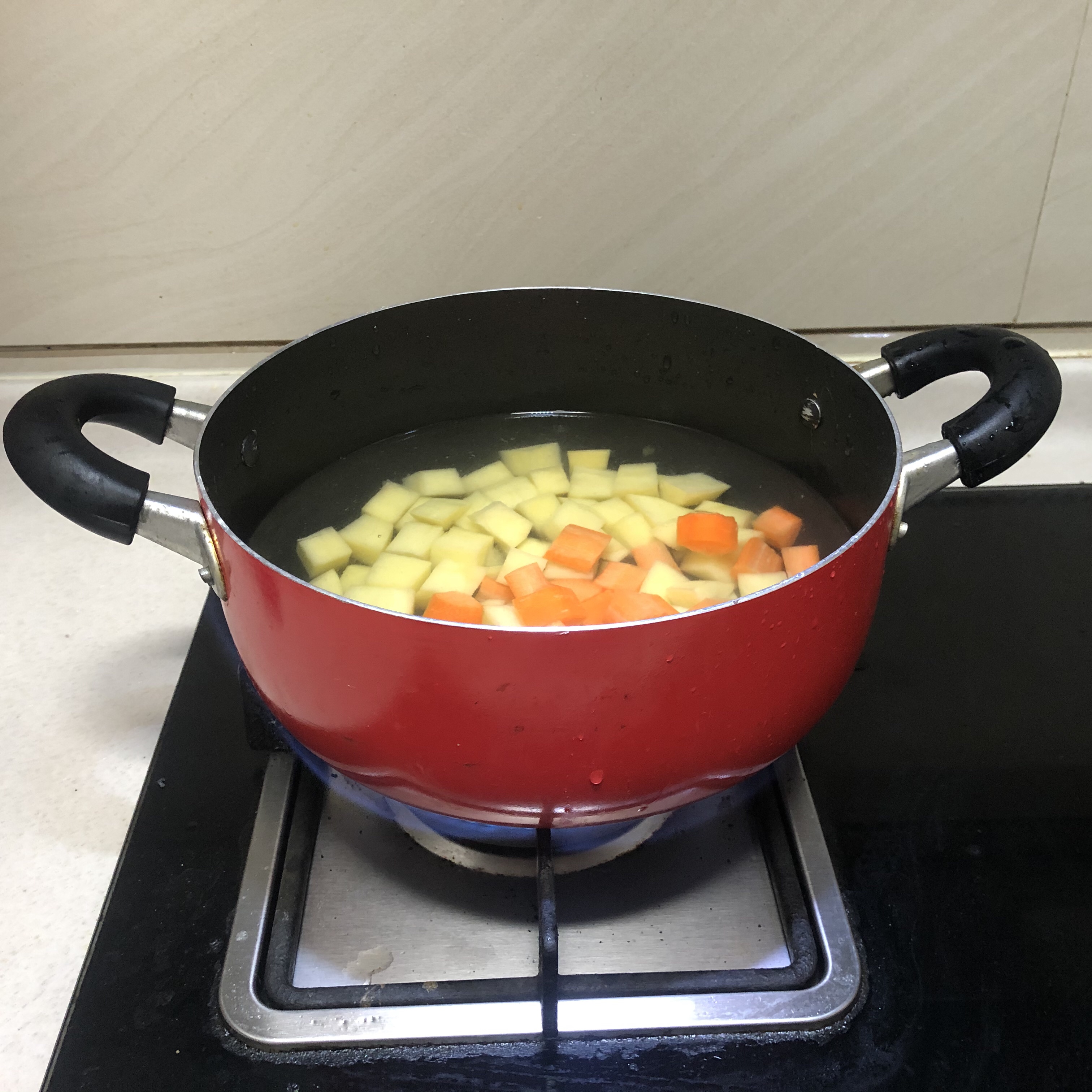 土豆胡萝卜烧牛肉的做法 步骤3