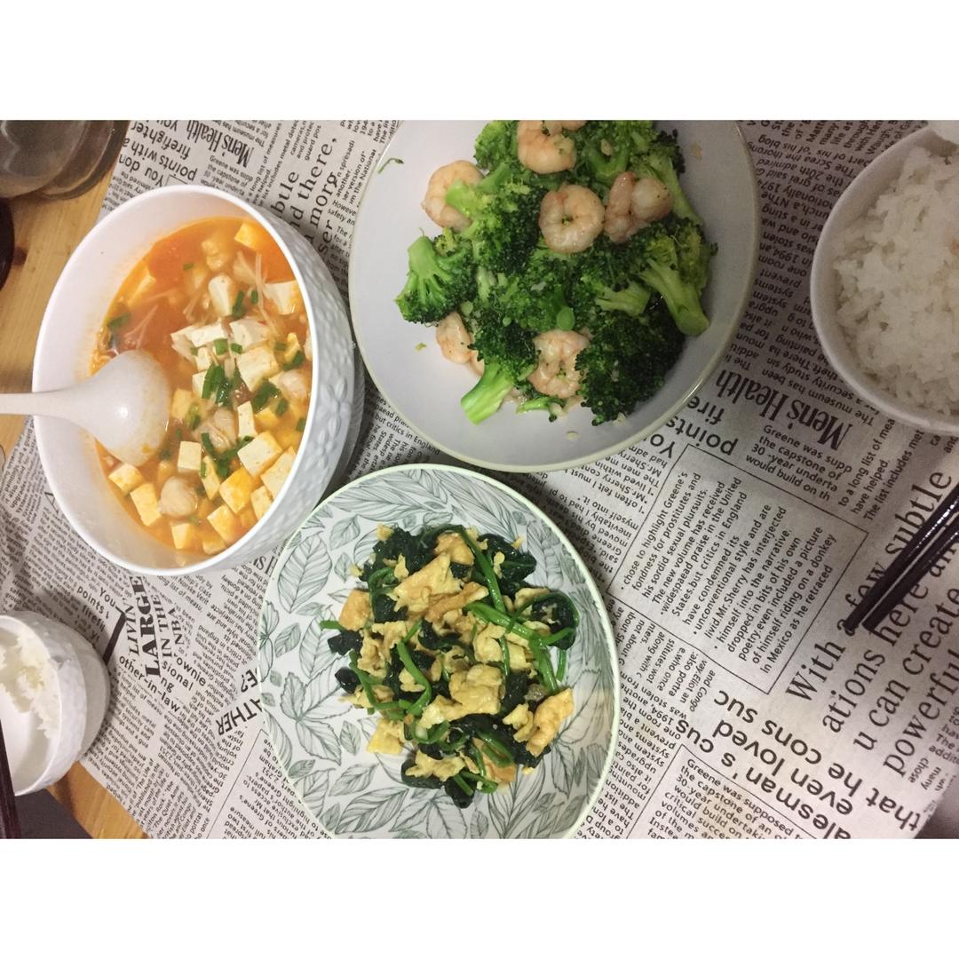 菠菜炒鸡蛋（味道香喷的秘诀）