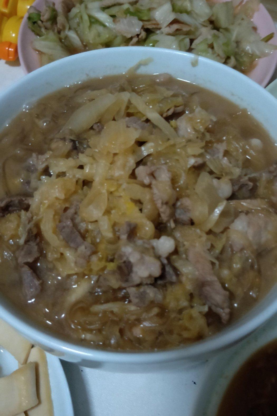 东北酸菜猪肉炖粉条