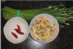 韭苔炒蛤蜊肉的做法 步骤1