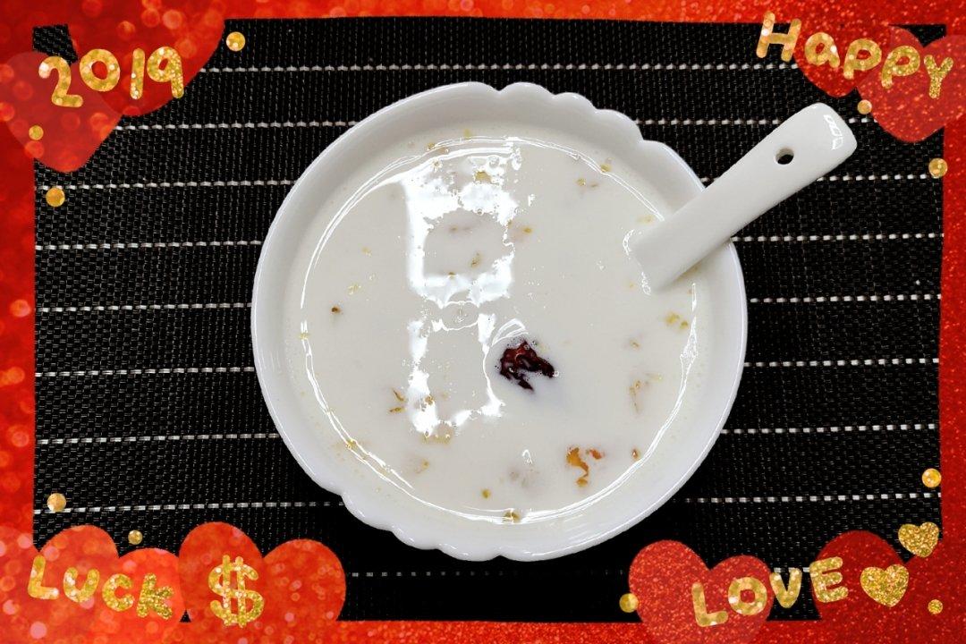 {何故居｝桃胶奶