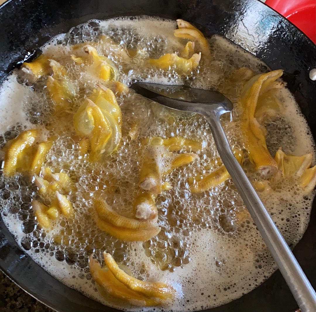 鸭脚（带皮）田螺煲