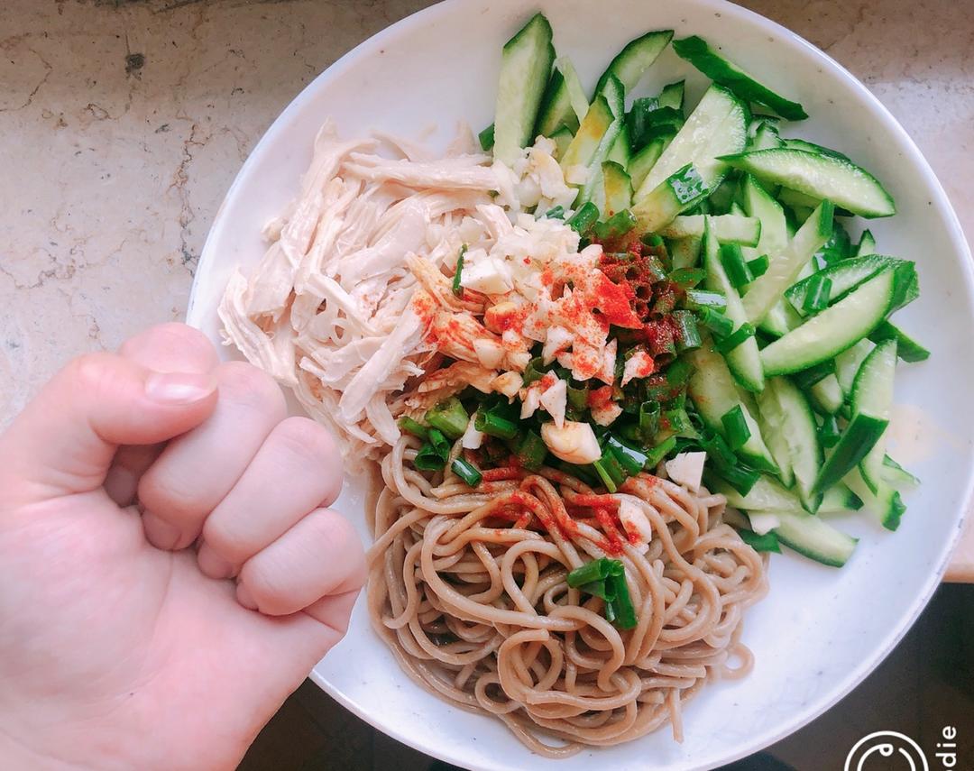 黄瓜芝香凉拌面丨健康·三餐