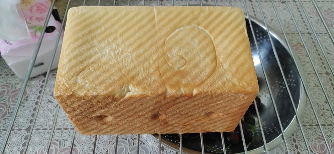 用烤箱自己做面包--手工牛奶吐司面包