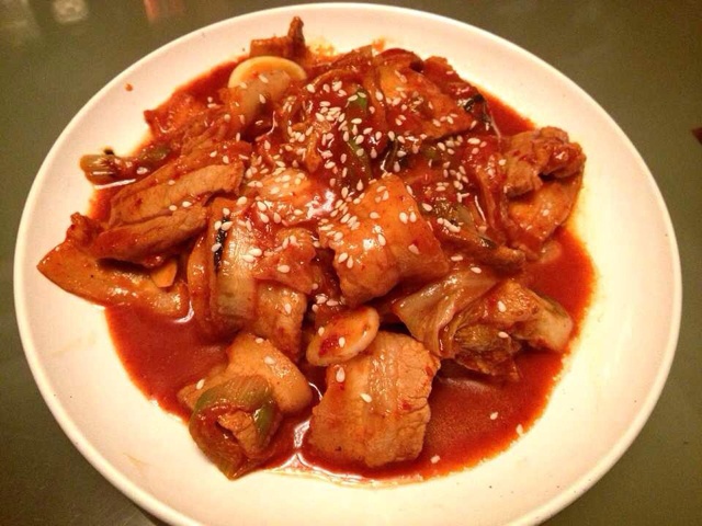 泡菜炒五花肉