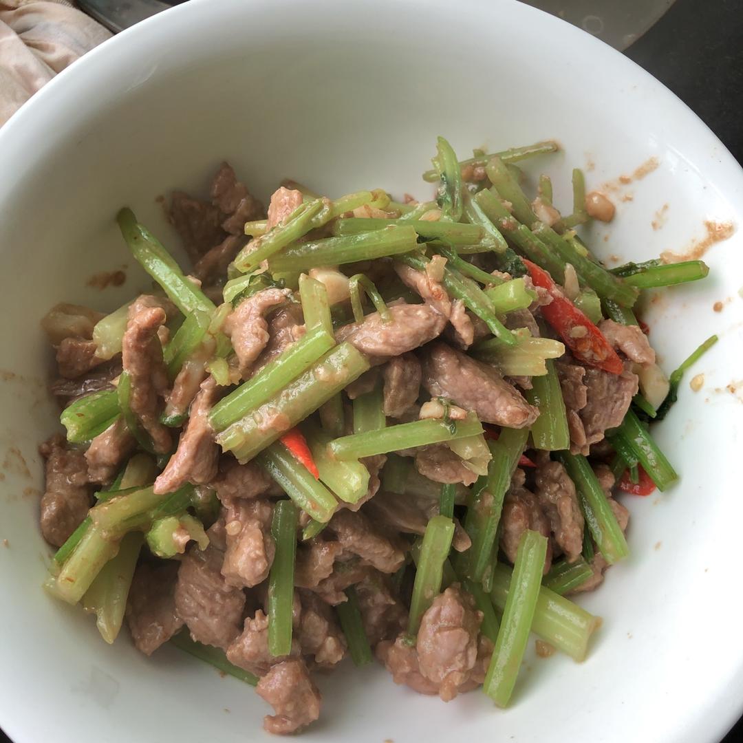 西芹炒牛肉！