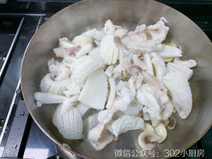 【0370】韭菜苔炒墨鱼 <302小厨房>的做法 步骤7