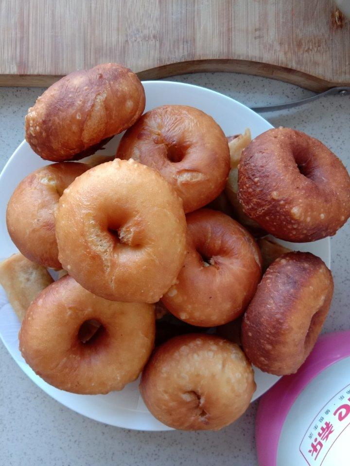🍩超快手一小时低糖无需烤箱的甜甜圈（详细视频）