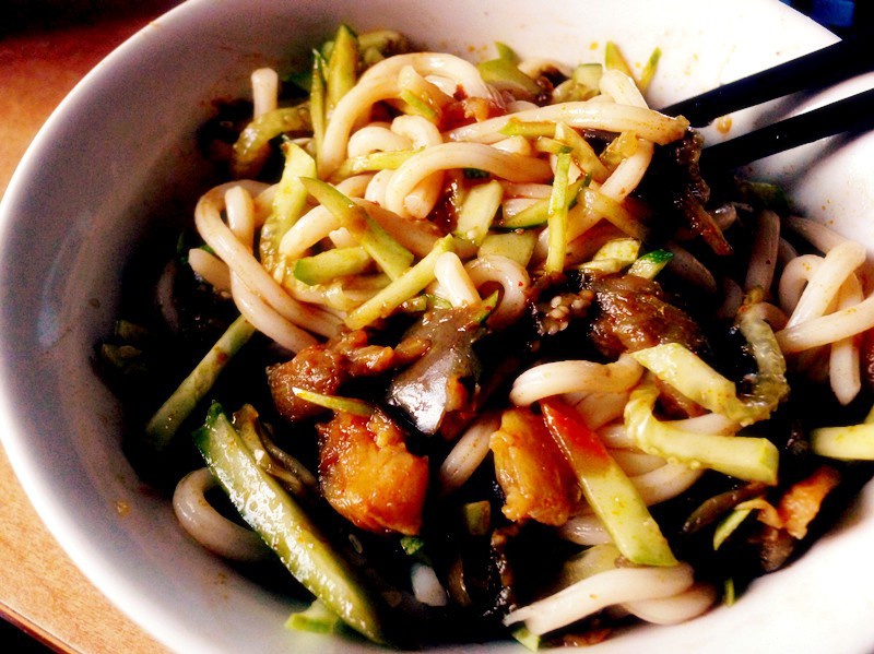辣蒸豆豉鸡块凉拌面