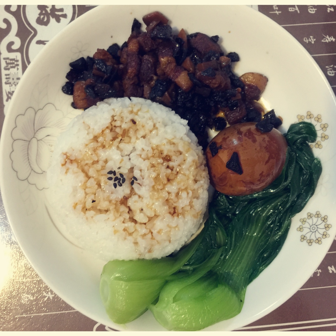 洋葱酥卤肉饭