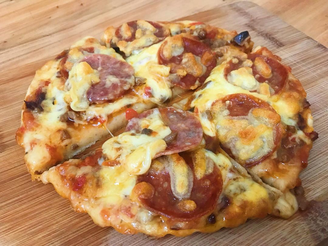 萨拉米薄底披萨 Salami Pizza