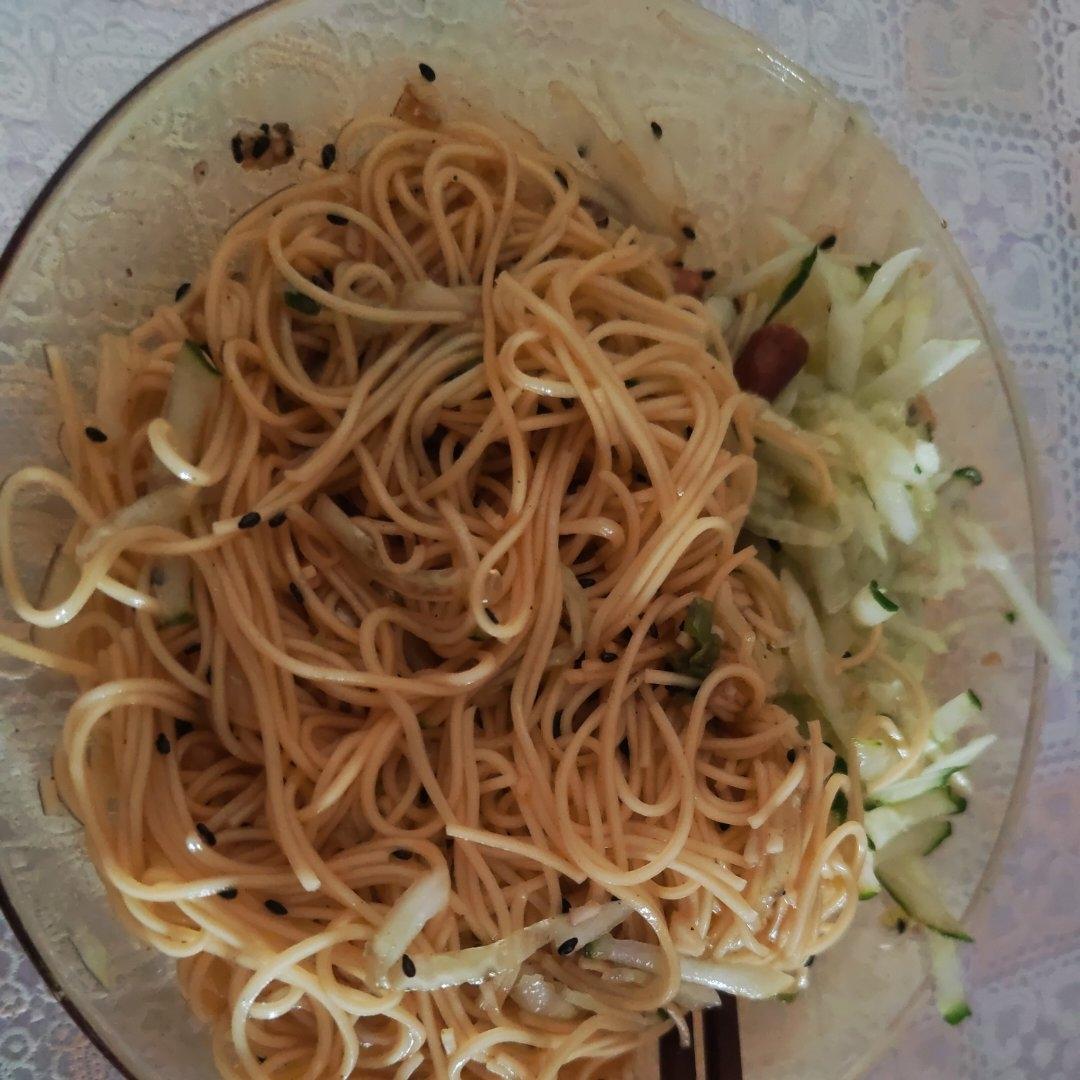 十分钟做好一盘开胃凉拌面～太好吃啦