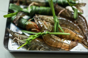 【香草料理】香茅煎虾的做法 步骤4