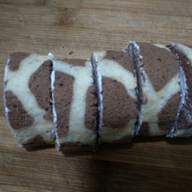 长颈鹿花纹奶油蛋糕卷——朴素的蛋糕卷也生动形象了哦