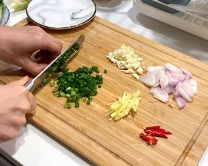 【每日晚餐#26】鲜虾米粉煲~ 简单又美味的海鲜家常菜～的做法 步骤4