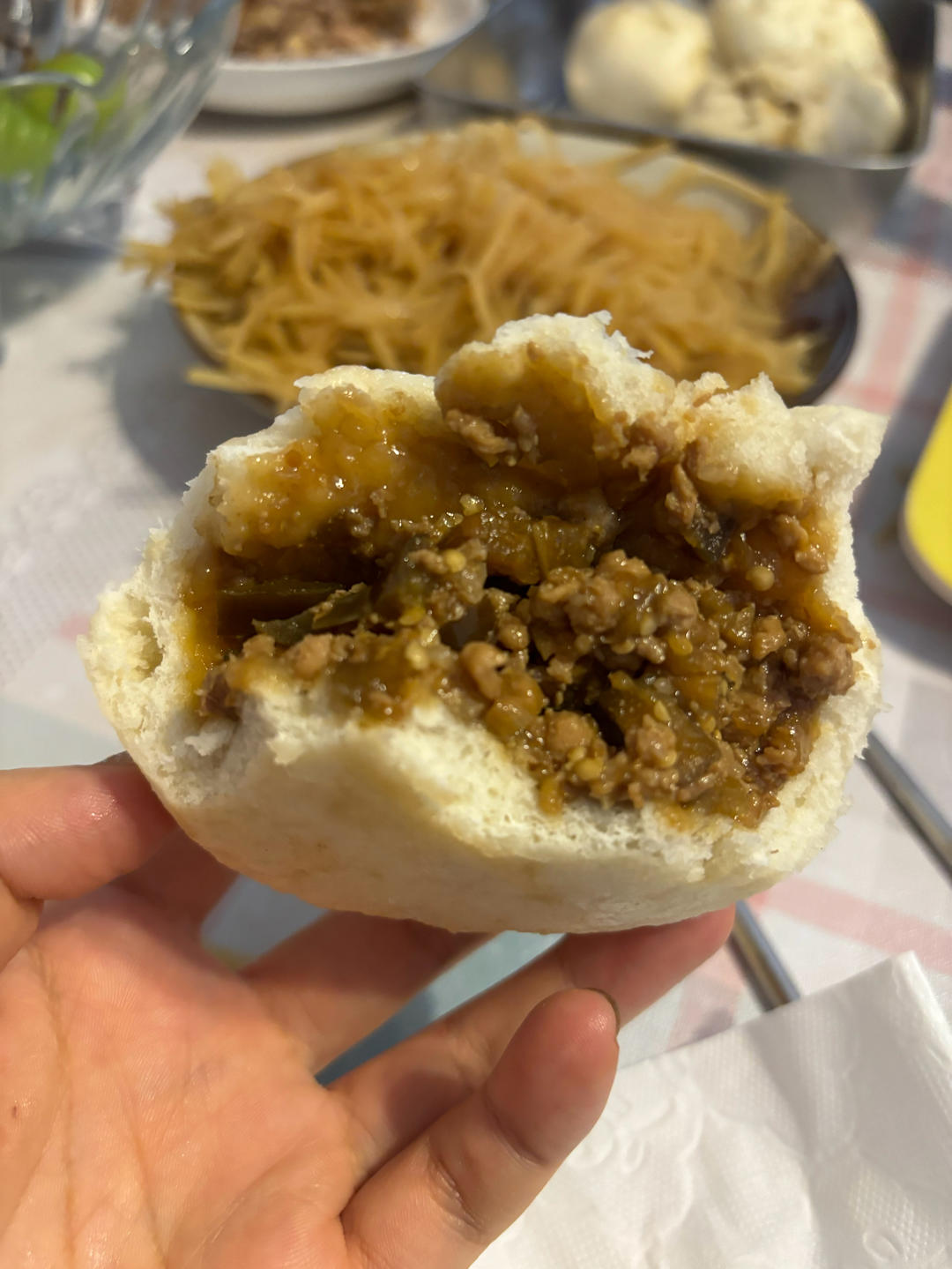 茄子酱肉包子