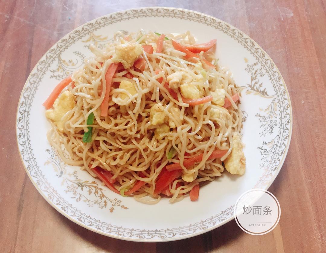 鸡蛋火腿炒面🥢