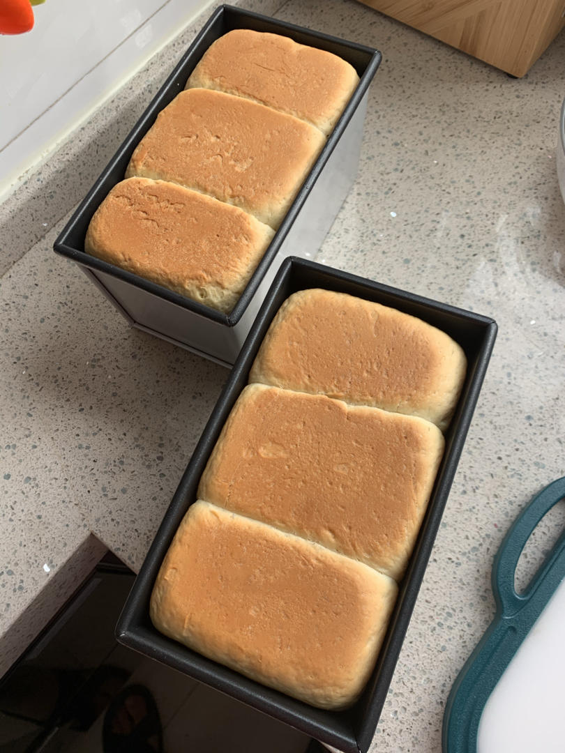 用烤箱自己做面包--手工牛奶吐司面包