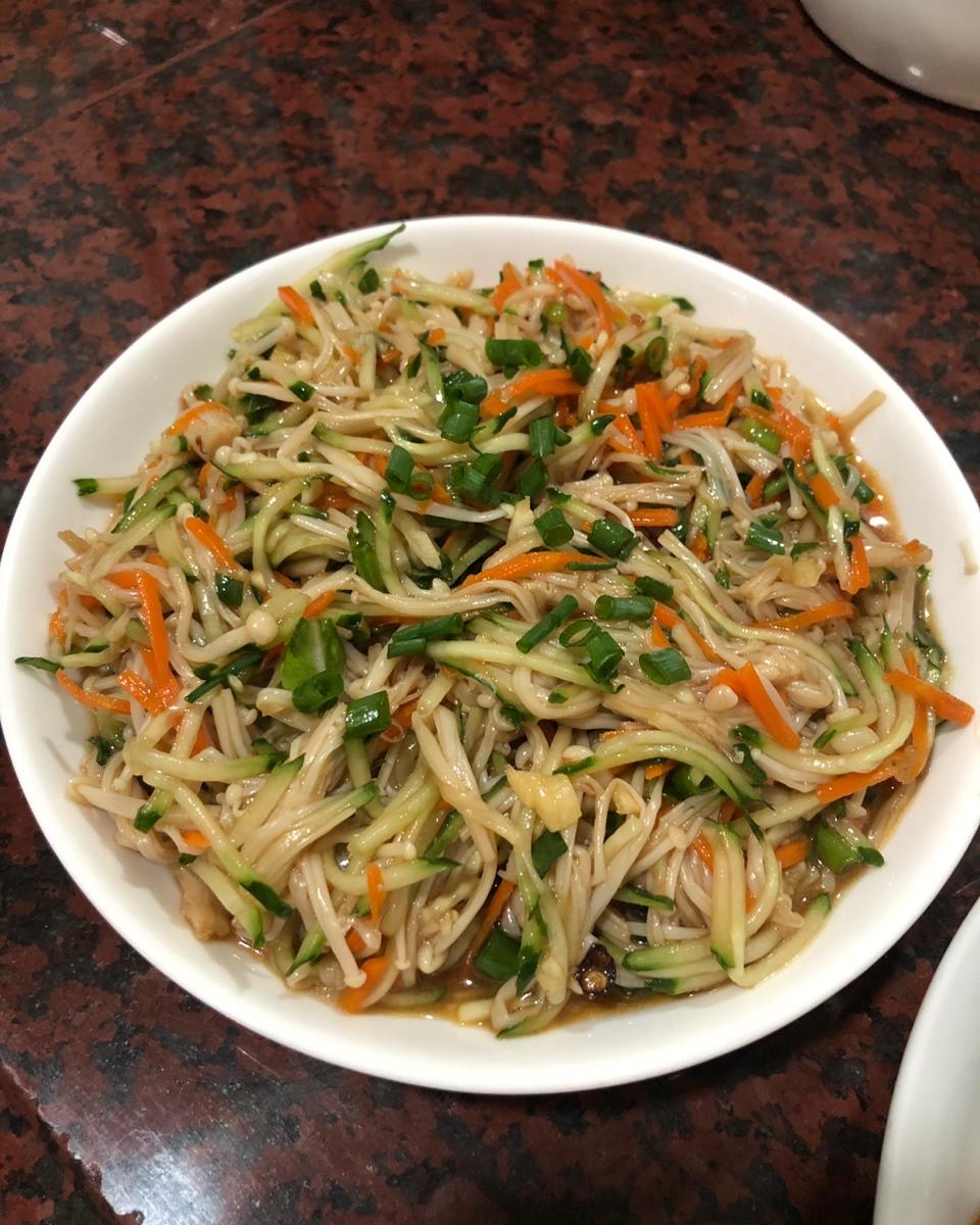 凉拌金针菇黄瓜丝 快手菜