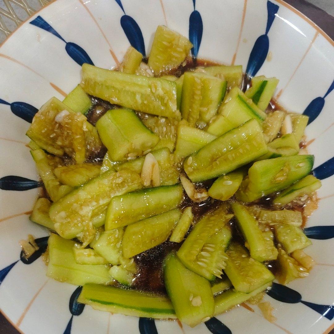 2分钟就能做好的《凉拌拍青瓜》