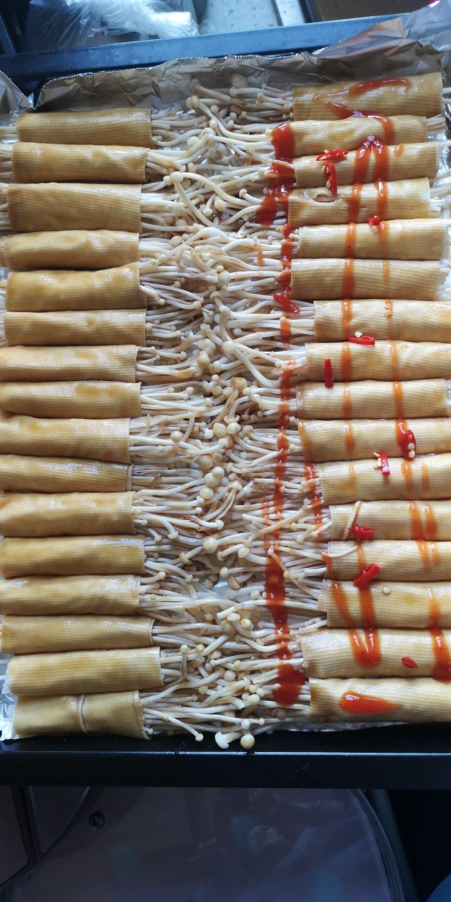 烤豆腐皮卷金针菇