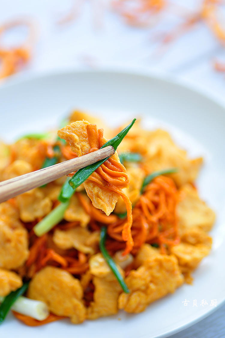 虫草花炒蛋的做法