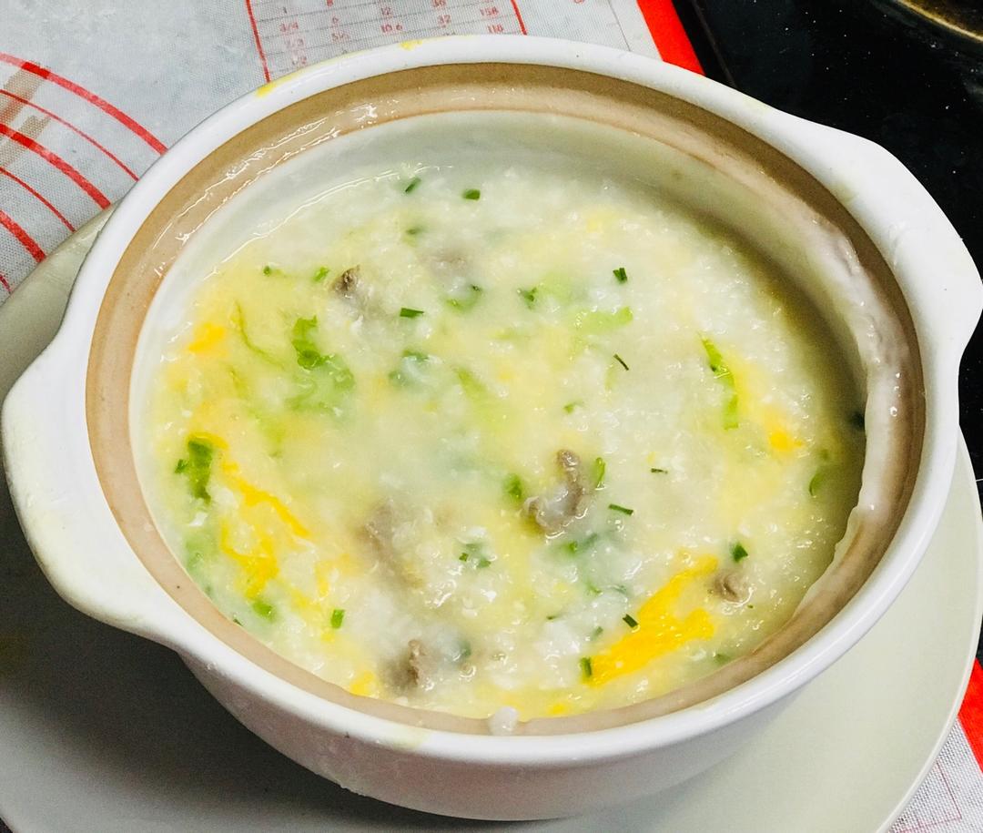 窝蛋生滚牛肉粥