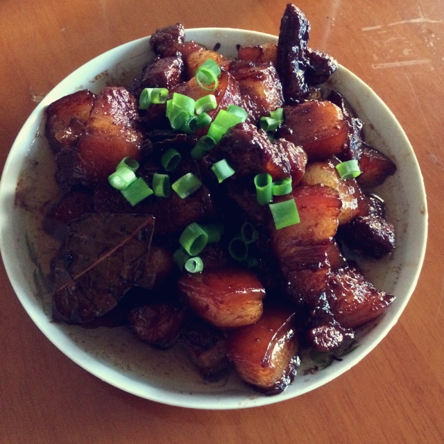 吃着碗里望着锅里的红烧肉