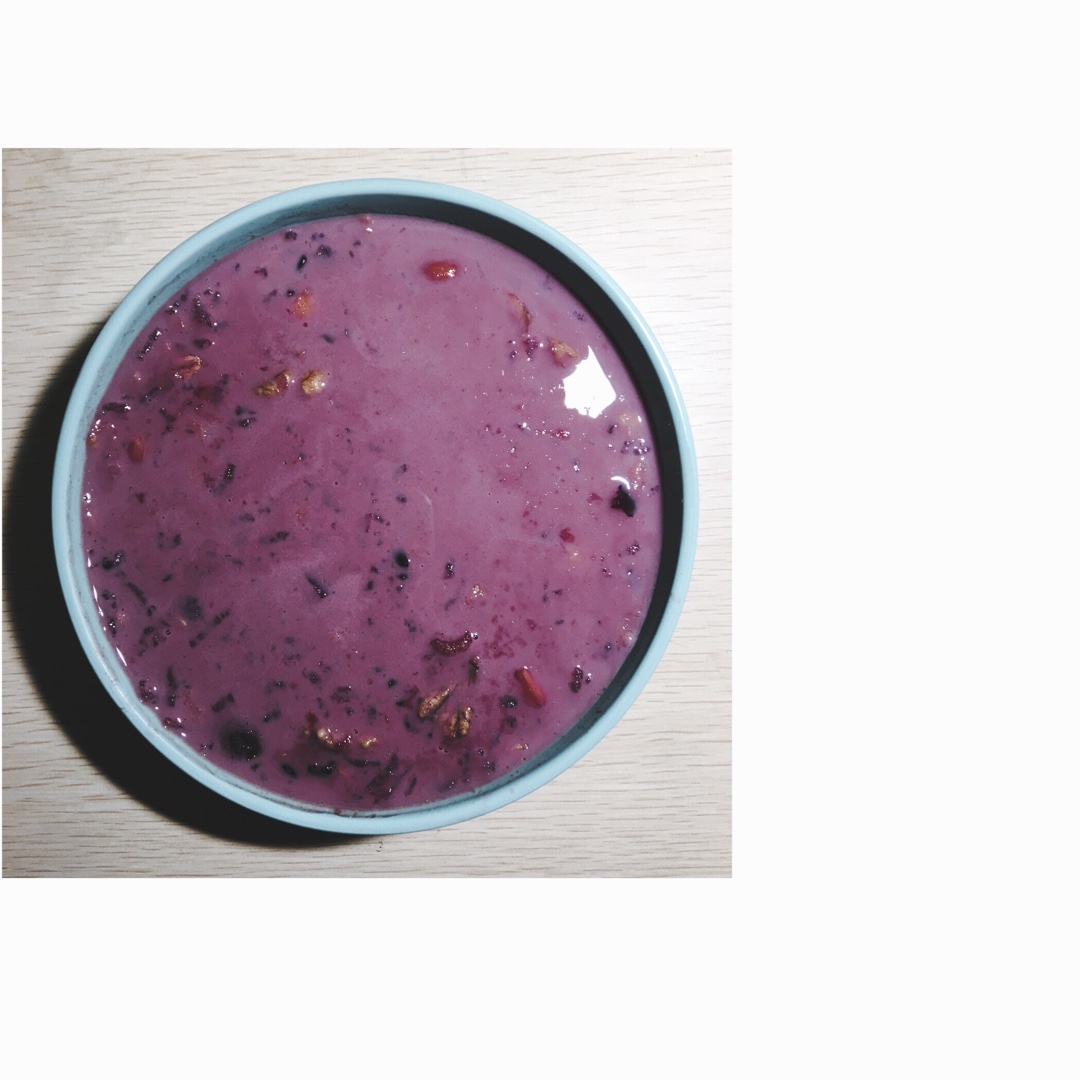 黑米紫薯杂豆红枣核桃牛奶粥