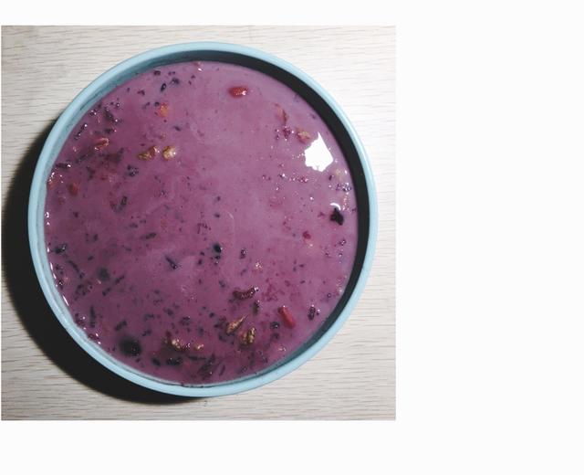 黑米紫薯杂豆红枣核桃牛奶粥的做法