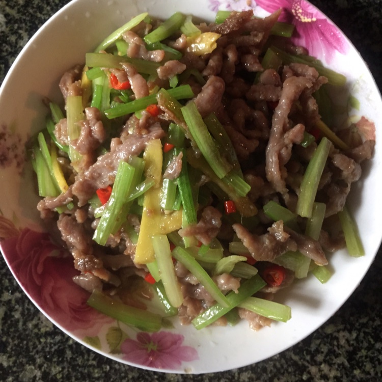芹菜炒肉