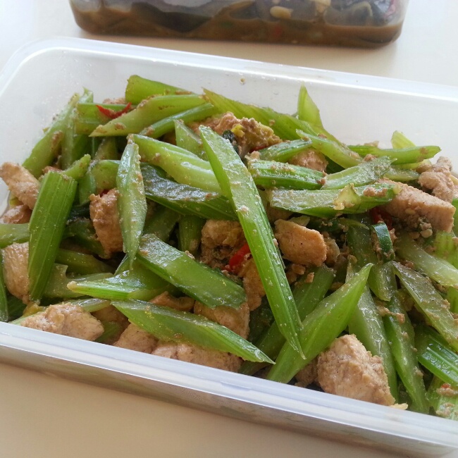 芹菜炒肉片