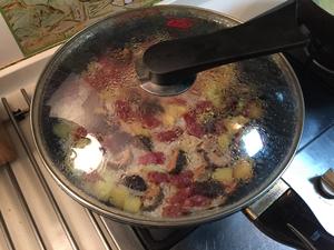 香菇腊肠土豆焖饭的做法 步骤12