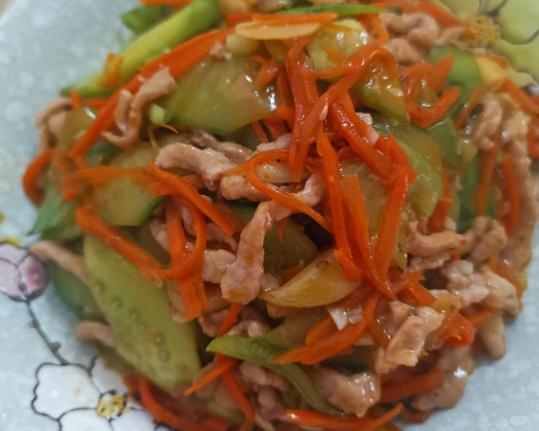 青瓜胡萝卜炒肉丝