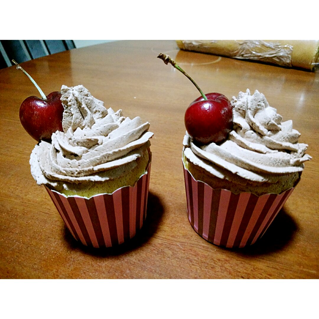 软绵绵戚风纸杯蛋糕