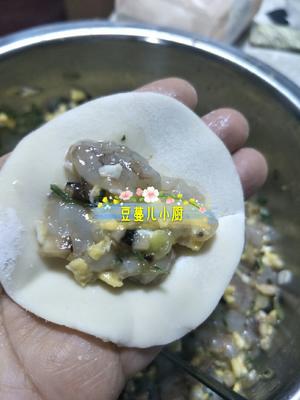 加了香菇的黄瓜虾仁饺子的做法 步骤7