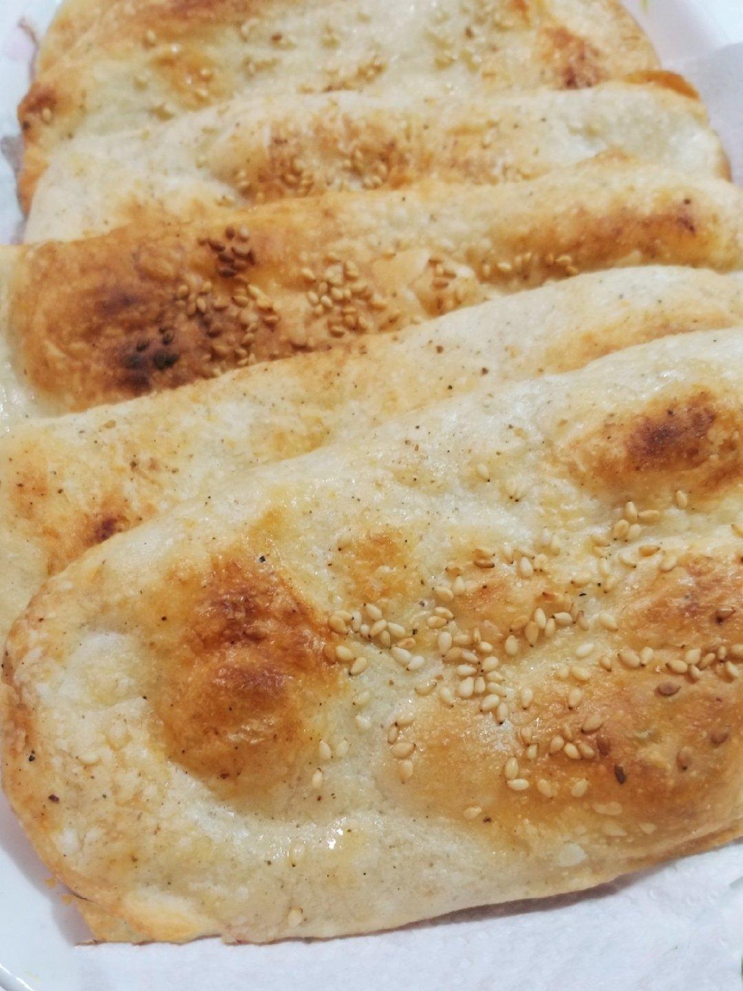 知桓妈做的超级酥脆的椒盐饼电饼铛版大学食堂同款掉渣酥饼简单易学