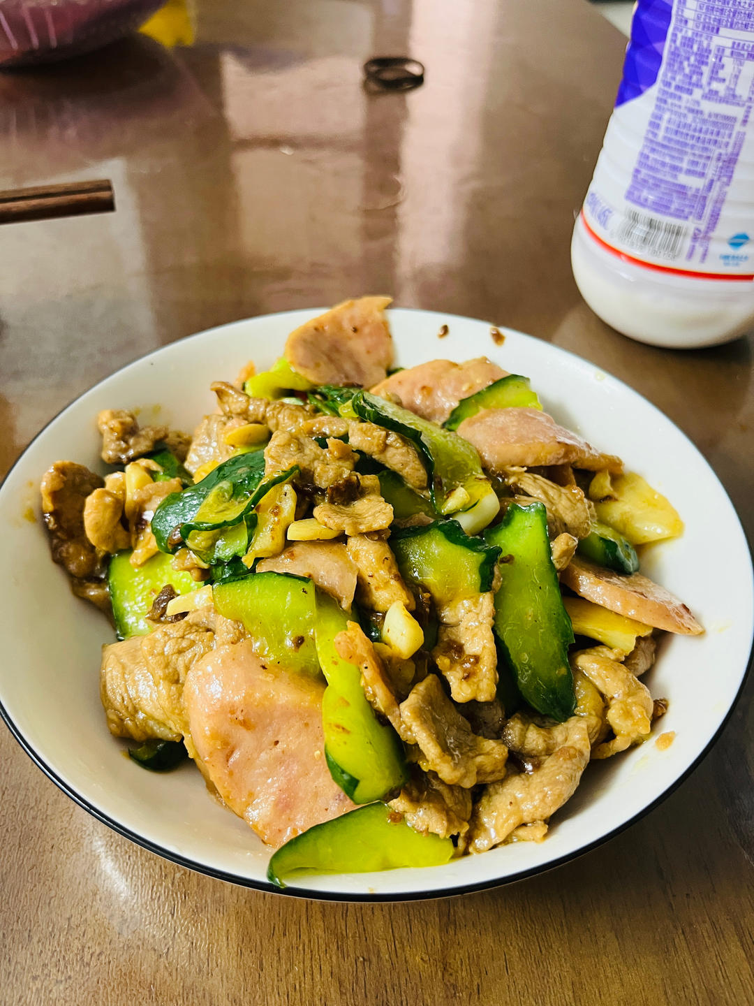 厨师长教你：“脆青瓜炒肉”的家常做法，爽脆的口感另一番感受